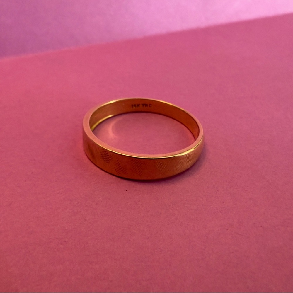 Classic Gold Band Ring